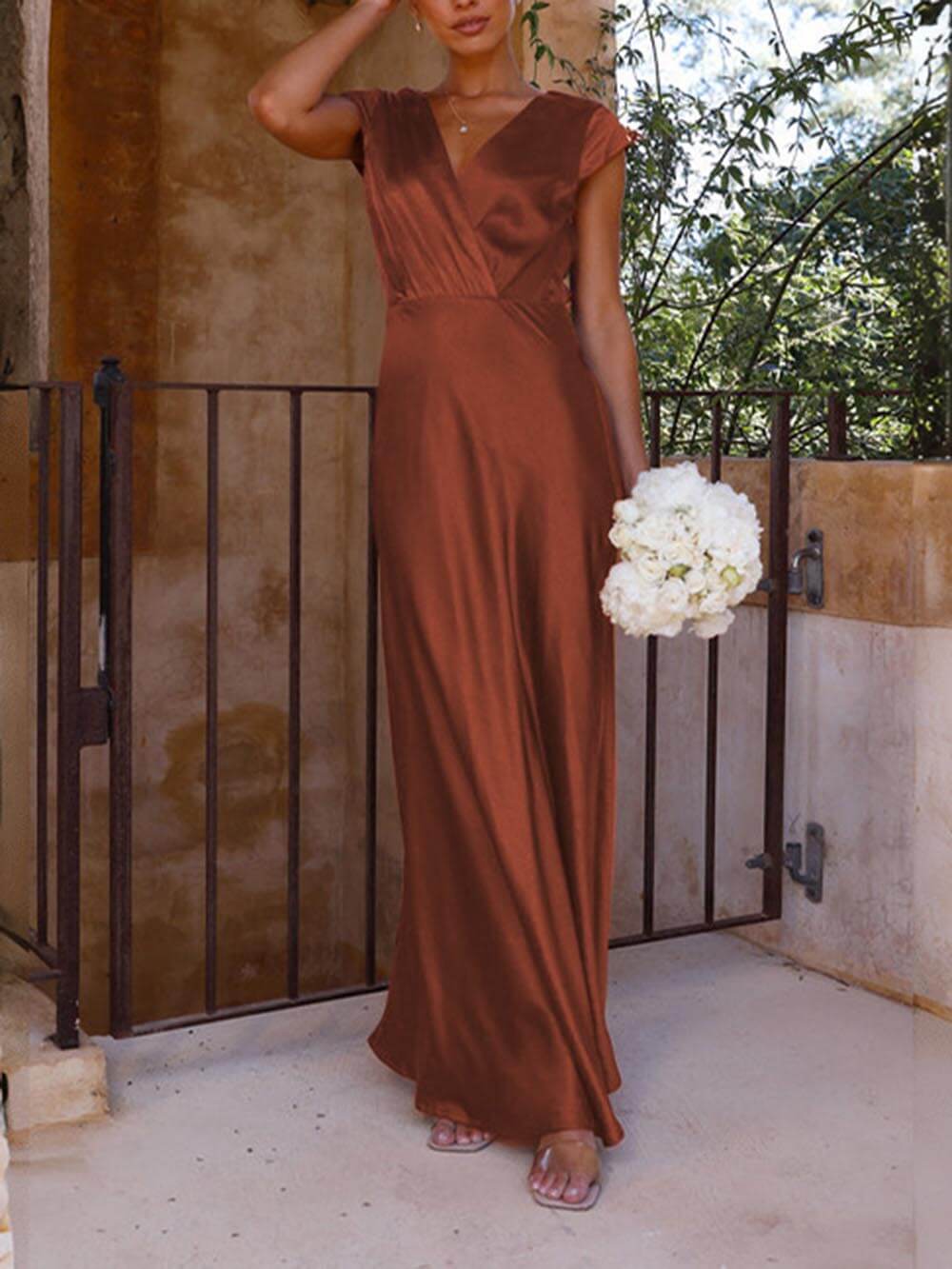 Echoarchiv | Satin-Fishtail-Maxikleid mit V-Ausschnitt für Damen