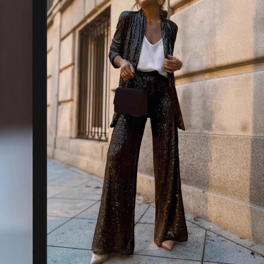 Echoarchiv | Trendiges Design - High-Waist-Paillettenanzug