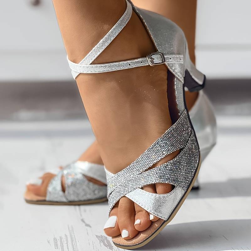 Echoarchiv | Elegante Pailletten-Sandalen
