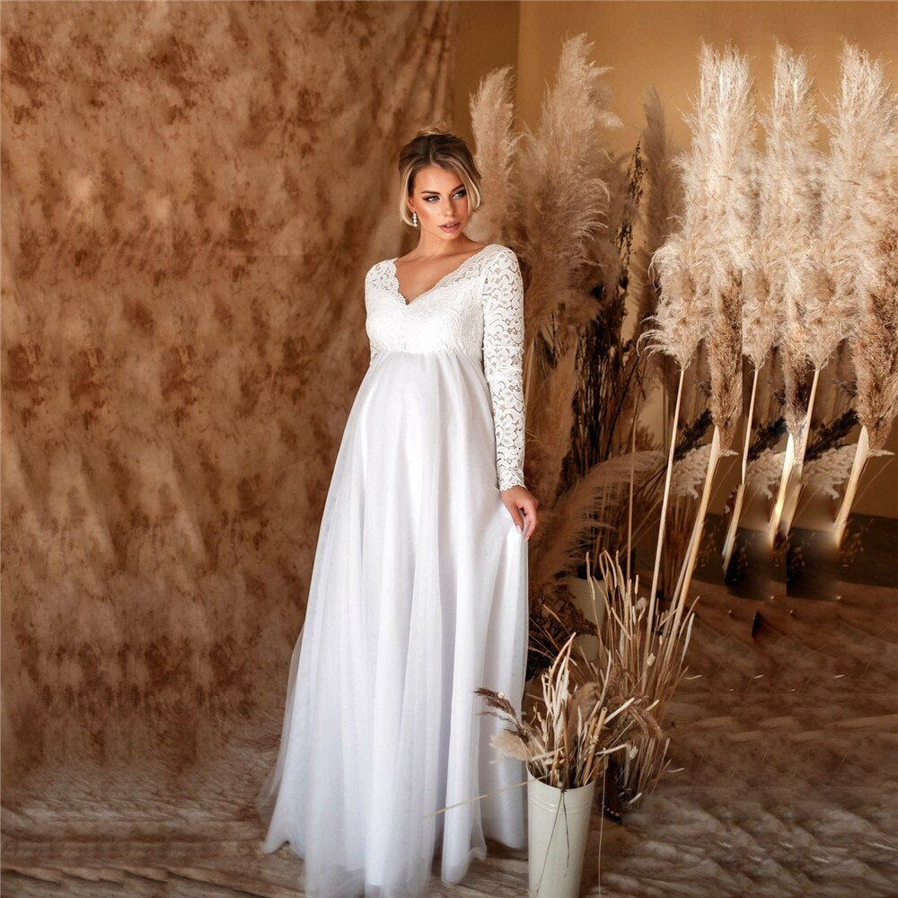 Echoarchiv | Elegantes Spitzen-Maxikleid für Schwangere