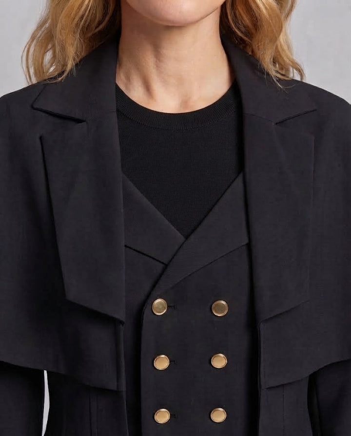 Dramatische Kapuzenjacke für Damen mit Knopfleiste und Puffärmeln Echo Archiv