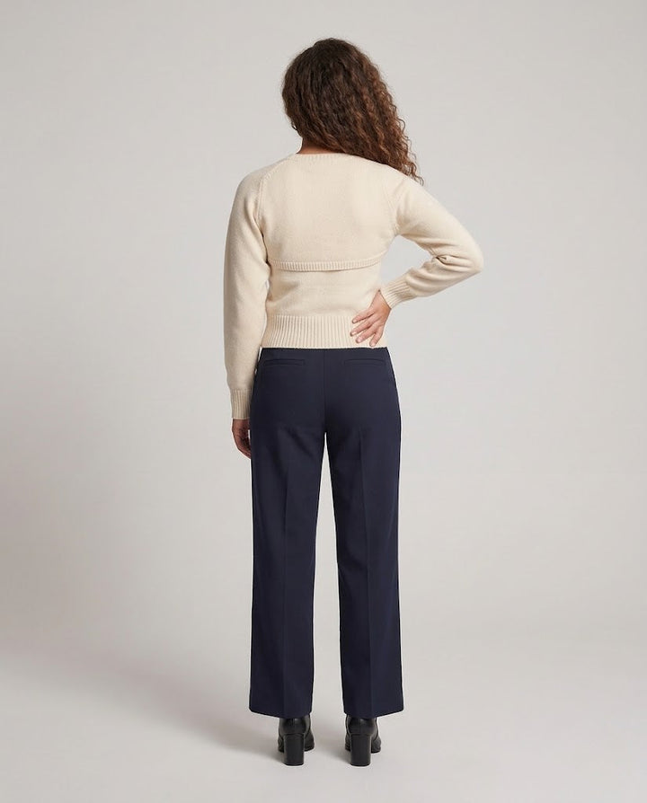 Damen Feinstrick-Pullover mit Cut-Out-Schulterdetail und tailliertem Rippbund Echo Archiv