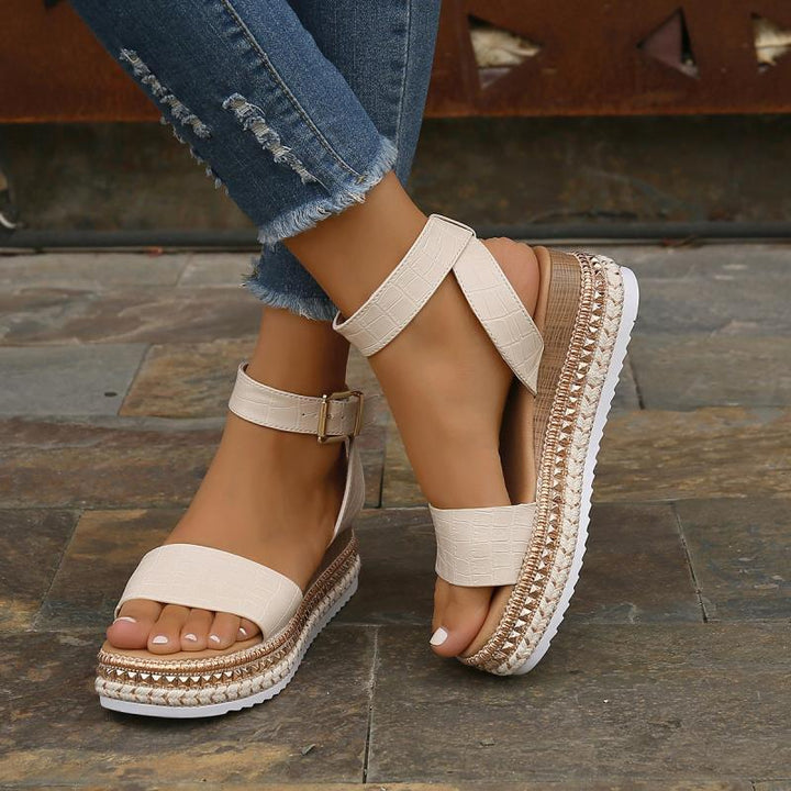 Echoarchiv | Sommer Sandalen mit Schnallenriemen und PlatEchoarchivu