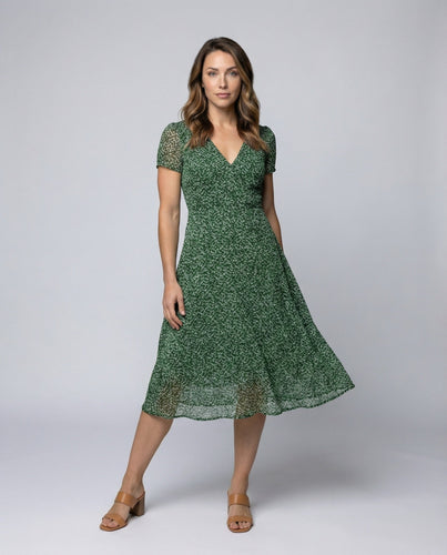 Verspieltes A-Linien Kleid mit V-Ausschnitt & Schwungvollem Saum – Élara