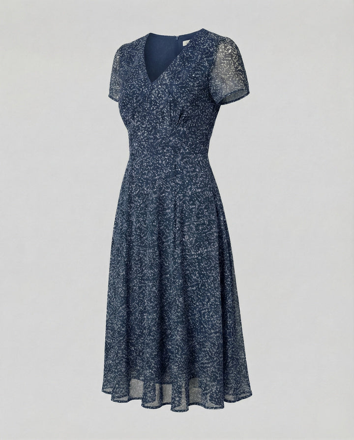 Verspieltes A-Linien Kleid mit V-Ausschnitt & Schwungvollem Saum – Élara