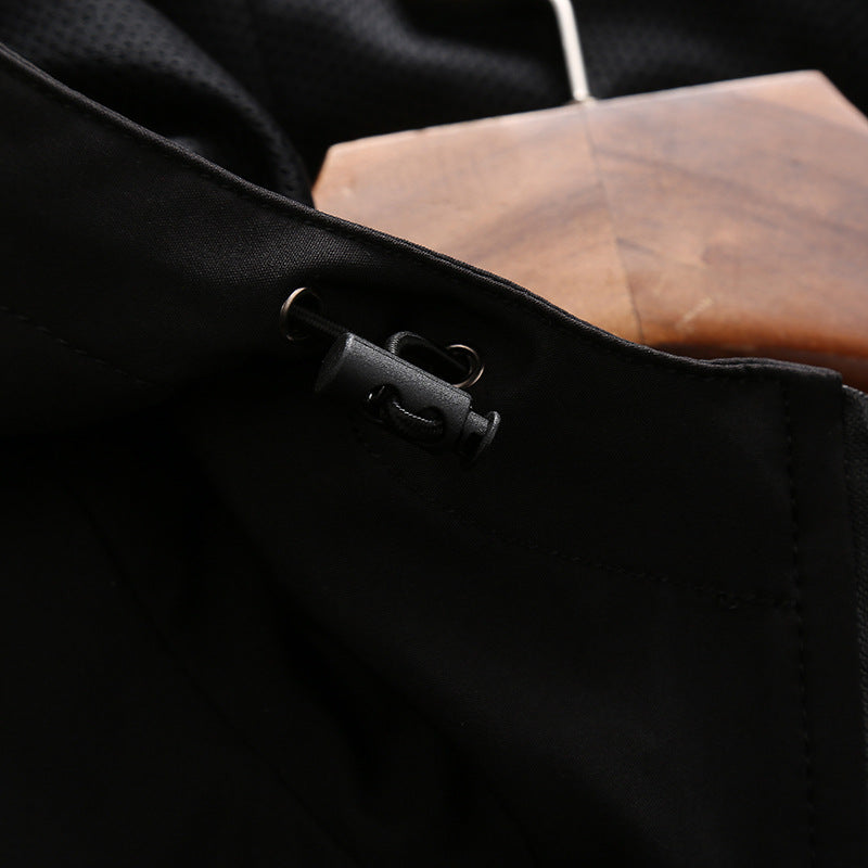 Herren funktionale Sportjacke mit verstellbarer Kapuze und atmungsaktiven Einsätzen Echoarchiv