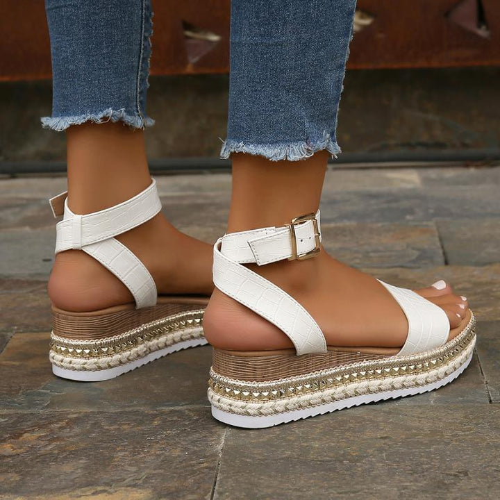 Echoarchiv | Sommer Sandalen mit Schnallenriemen und PlatEchoarchivu