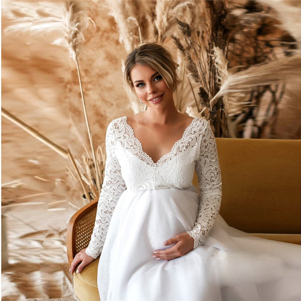 Echoarchiv | Elegantes Spitzen-Maxikleid für Schwangere