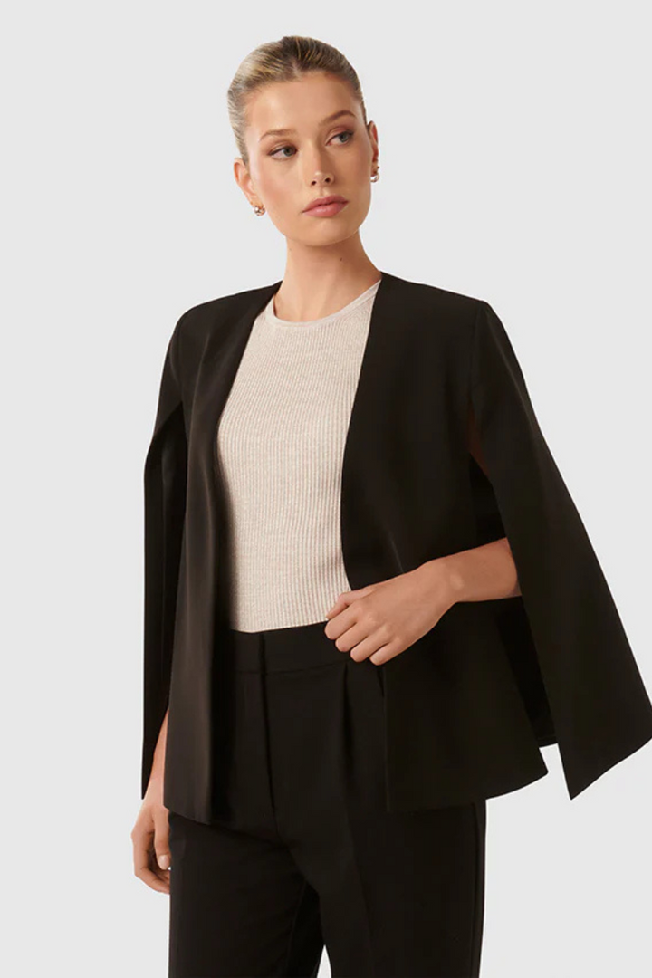 Echoarchiv | Eleganter Cape-Hut für Damen