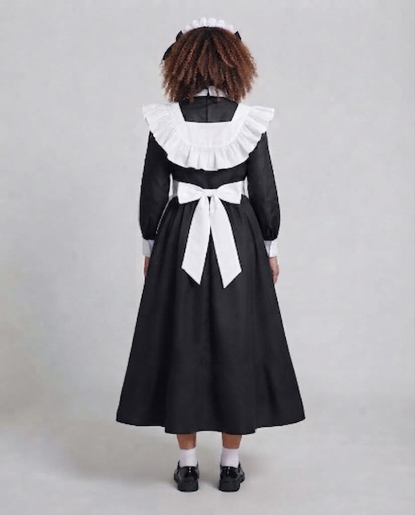 Damen Kostümkleid mit Rüschendetails und eleganten Accessoires Echo Archiv