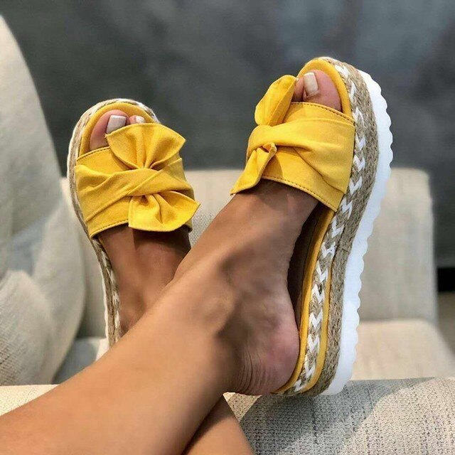 Echoarchiv | Orthopädische Modedesign-Sandalen
