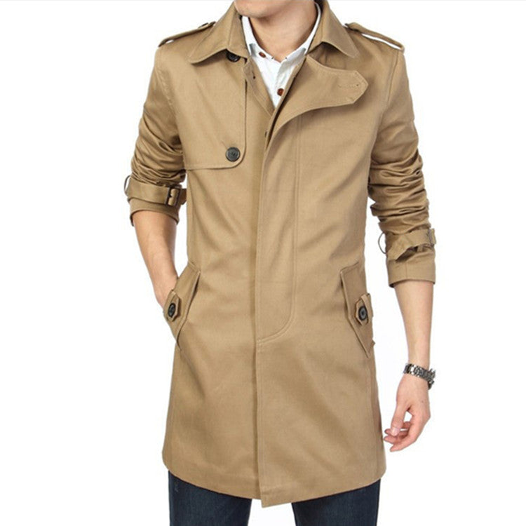 Herren Trenchcoat im klassischen Schnitt mit Schulterklappen Taillenriegel und verstellbaren Manschetten Echoarchiv