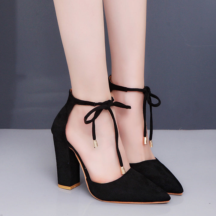 Damen nan spitz zulaufende Pumps mit Knöchelband zum Binden und skulpturellem Blockabsatz Echo Archiv
