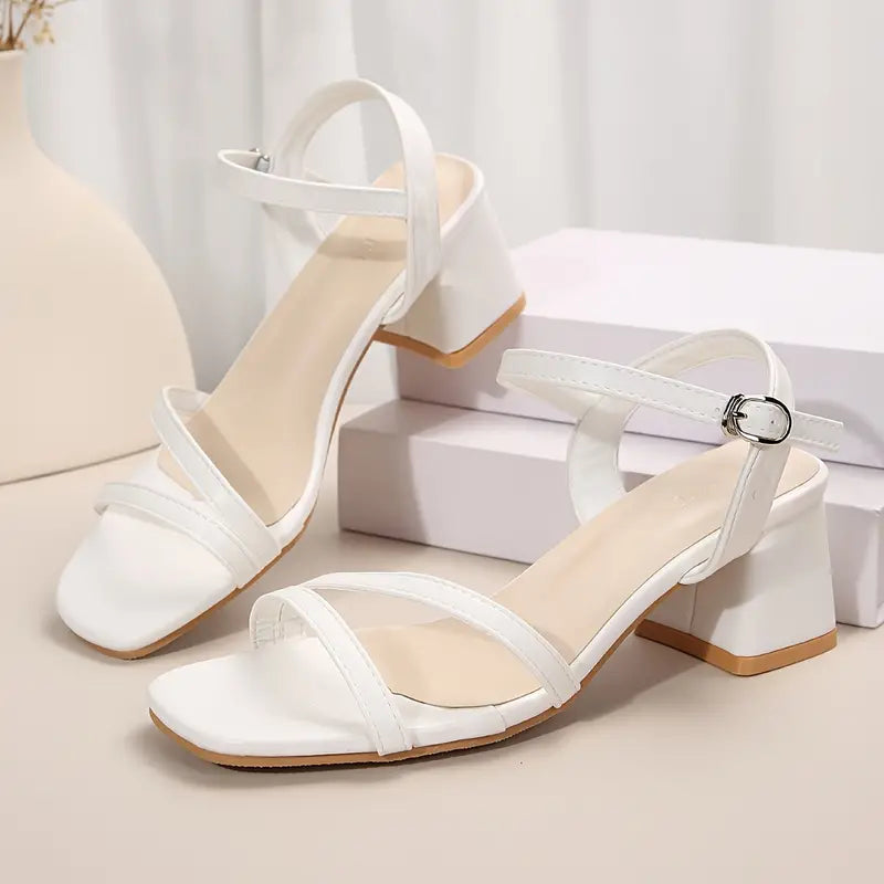 Echoarchiv | Elegante Sandalen Mit Chic Schnallenschluss