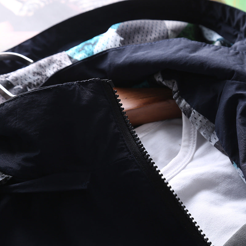 Herren wasserabweisende Outdoor-Jacke mit verstellbarem Kapuzenbereich Echoarchiv