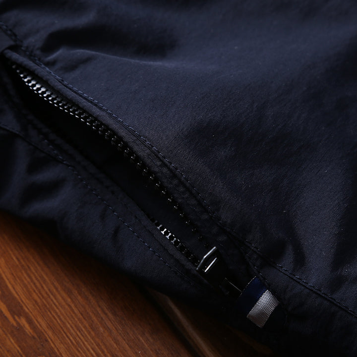 Herren wasserabweisende Outdoor-Jacke mit verstellbarem Kapuzenbereich Echoarchiv