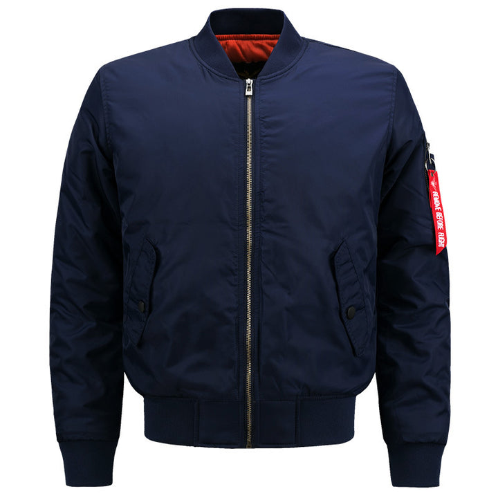 Herren  isolierte Nylon Commuter Bomber mit Sturm-Reißverschluss, schrägen Klappentaschen und charakteristischem Ärmelband Echo Archiv