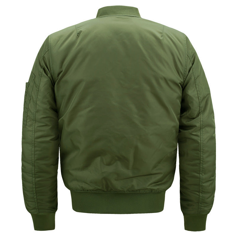 Herren Pilotenbomberjacke im Aviatorstil mit kontrastierendem Thermofutter, Utility-Ärmeltasche und elastischen Rippbündchen Echoarchiv