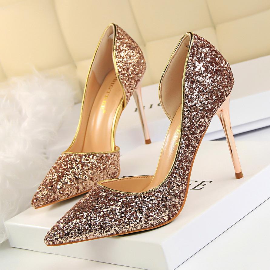Echoarchiv | Elegante Glitzernde Nadelabsätze
