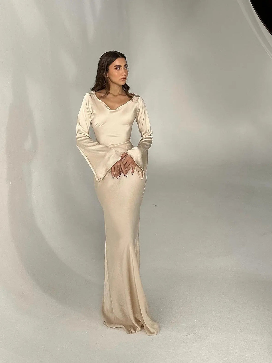Echoarchiv | Fließendes Maxi Kleid Mit Langen Ärmeln Für Damen