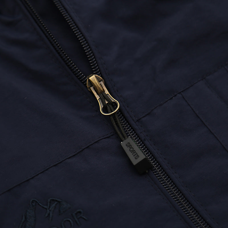 Herren leichte Windjacke mit verstellbarer Kapuze und atmungsaktivem Material Echoarchiv