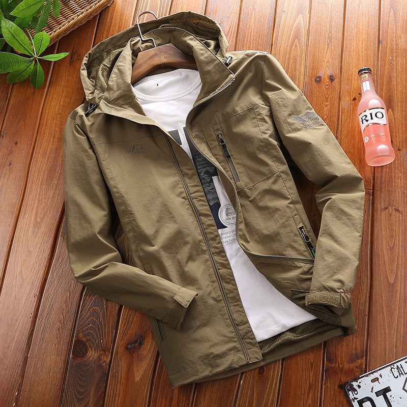 Herren leichte Windjacke mit verstellbarer Kapuze und atmungsaktivem Material Echoarchiv