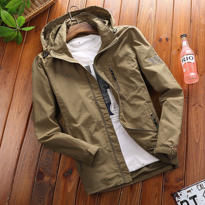Herren leichte Windjacke mit verstellbarer Kapuze und atmungsaktivem Material Echoarchiv