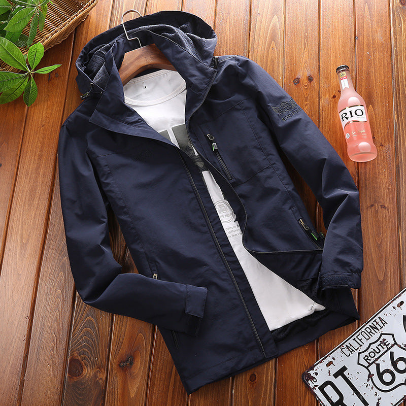 Herren leichte Windjacke mit verstellbarer Kapuze und atmungsaktivem Material Echoarchiv