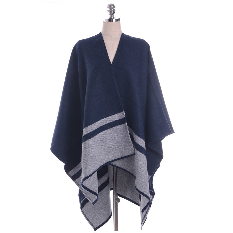 Damen Oversize-Ruana im kastigen Cape‑Schnitt mit kontrastierender Bordüre Echo Archiv