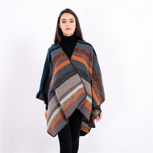 Damen Gewobene Oversize-Ruana mit diagonalem Blockstreifen und Kettelkante Echo Archiv