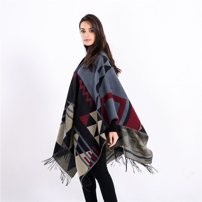 Damen Großer Fransen-Cardigan im Ruana-Stil mit grafischem Jacquard – Veloura