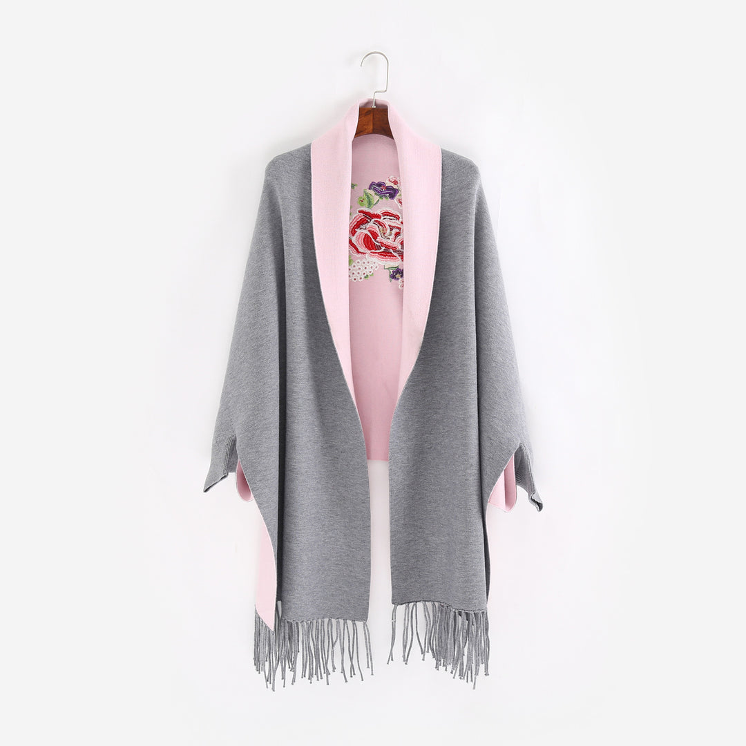 Damen Cape‑Schal mit besticktem Innenfutter und Fransensaum Echo Archiv