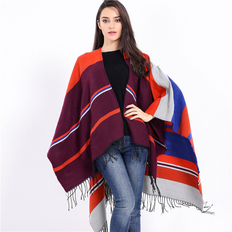 Damen Oversize-Ruana‑Überwurf aus Wollmix mit Zipfelsaum und Fransensaum – Avérine