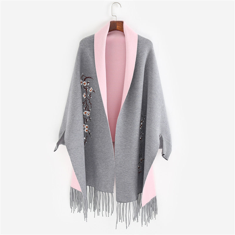 Damen Reversible Strick-Ruana mit Blumenstickerei und Fransensaum Echo Archiv