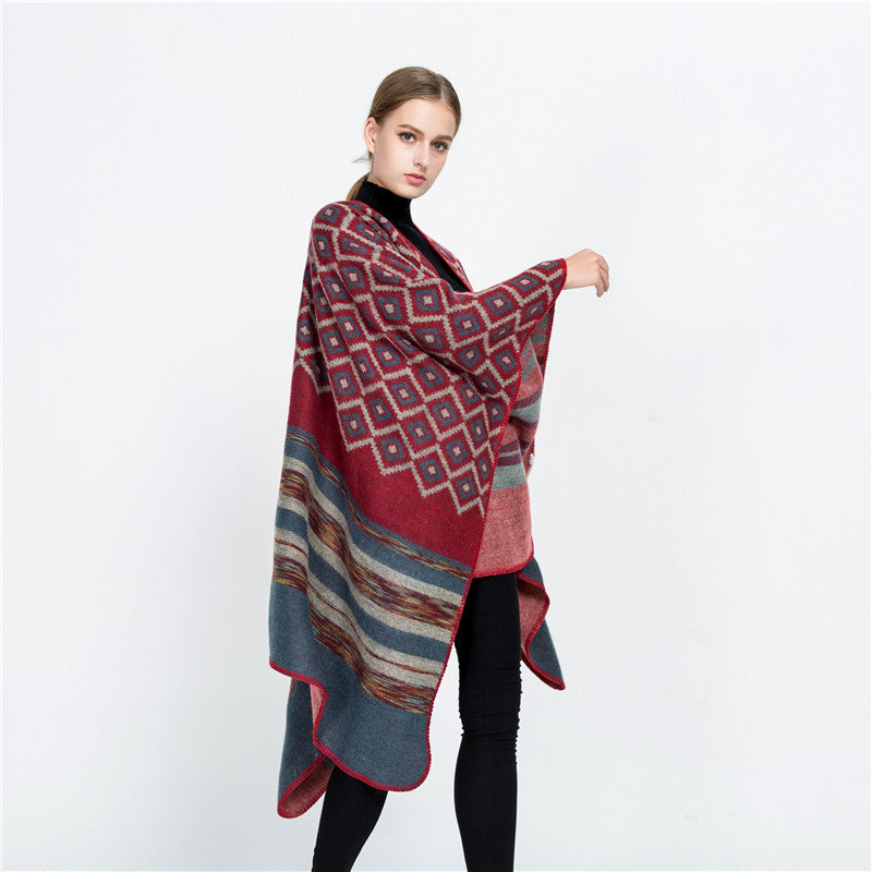 Damen Wolloptik-Ruana mit gewebtem Quadratjacquard und Zierstichkante – Avérine