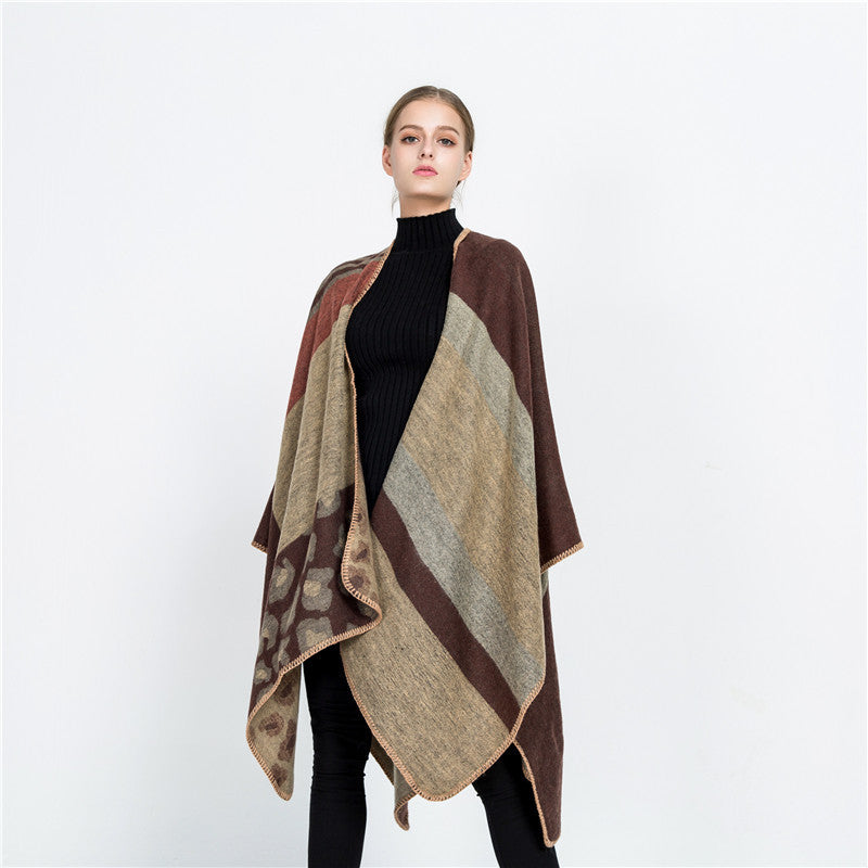 Damen Oversize-Ruana-Poncho mit Sternjacquard und Zierstichkante – Célinea