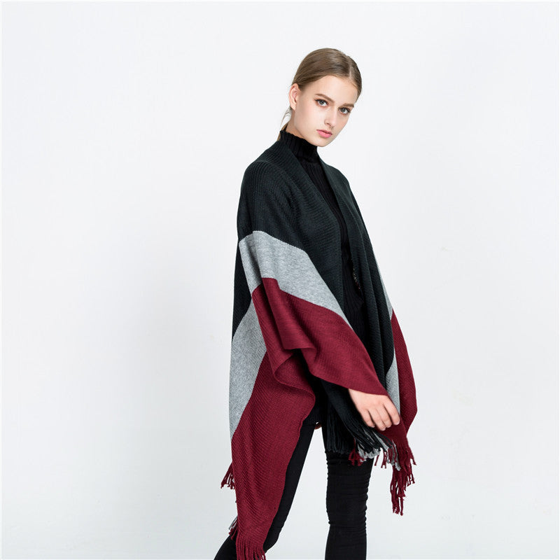 Damen Oversize‑Strickruana mit V‑Ausschnitt, offenem Fall und Fransensaum Echo Archiv