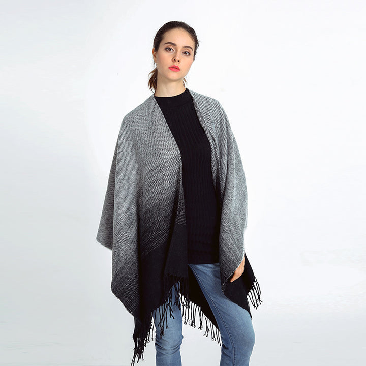 Damen Oversize-Poncho im Verlaufsstrick mit Fransen und offener Front Echo Archiv