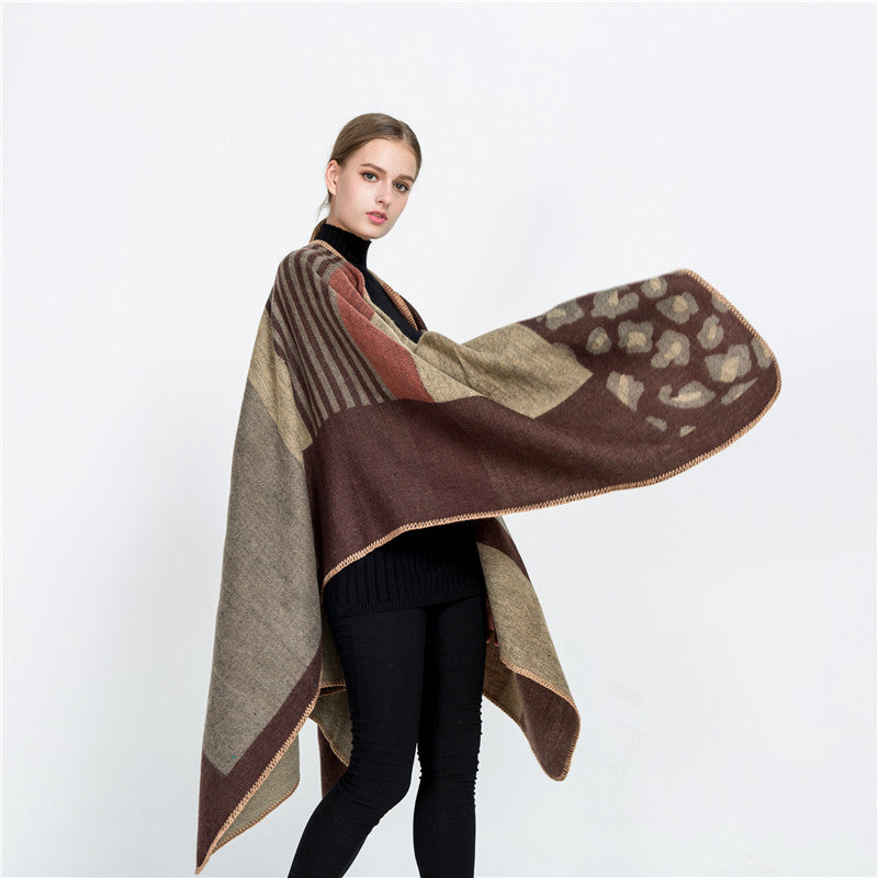 Damen Oversize-Ruana-Poncho mit Sternjacquard und Zierstichkante – Célinea