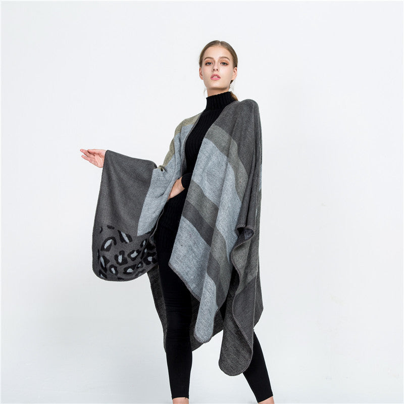 Damen Oversize-Ruana-Poncho mit Sternjacquard und Zierstichkante – Célinea