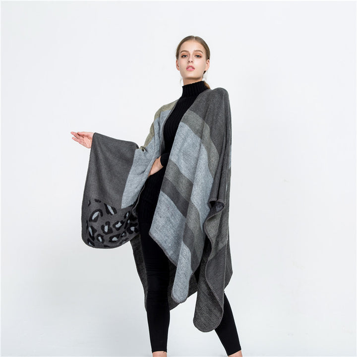 Damen Oversize-Ruana-Poncho mit Sternjacquard und Zierstichkante – Célinea
