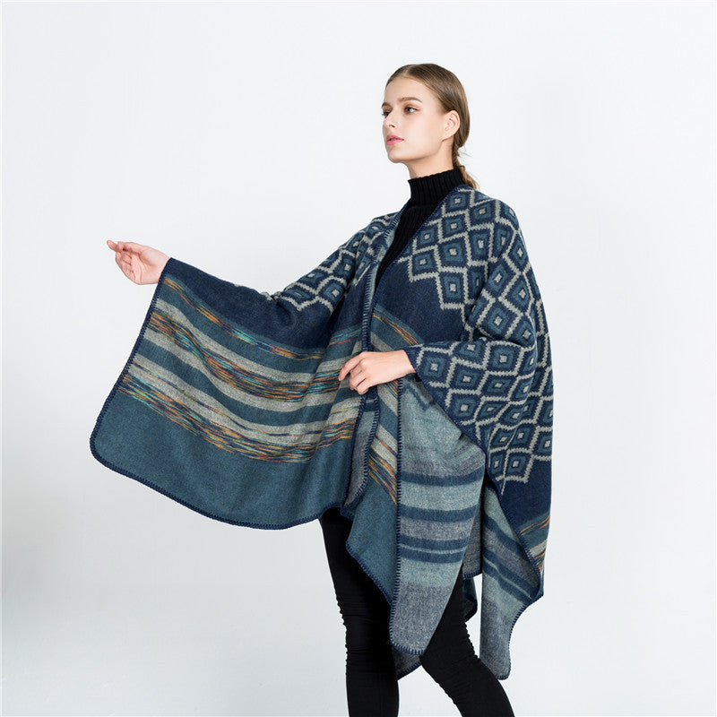 Damen Wolloptik-Ruana mit gewebtem Quadratjacquard und Zierstichkante – Avérine