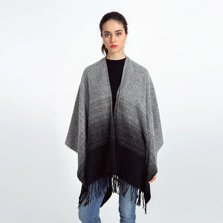 Damen Oversize-Poncho im Verlaufsstrick mit Fransen und offener Front Echo Archiv