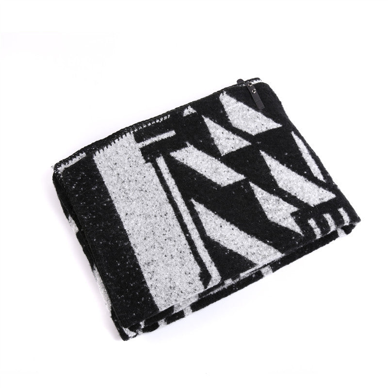 Damen Kapuzen-Poncho aus Wollmix mit grafischem Jacquard-Design – Avérine