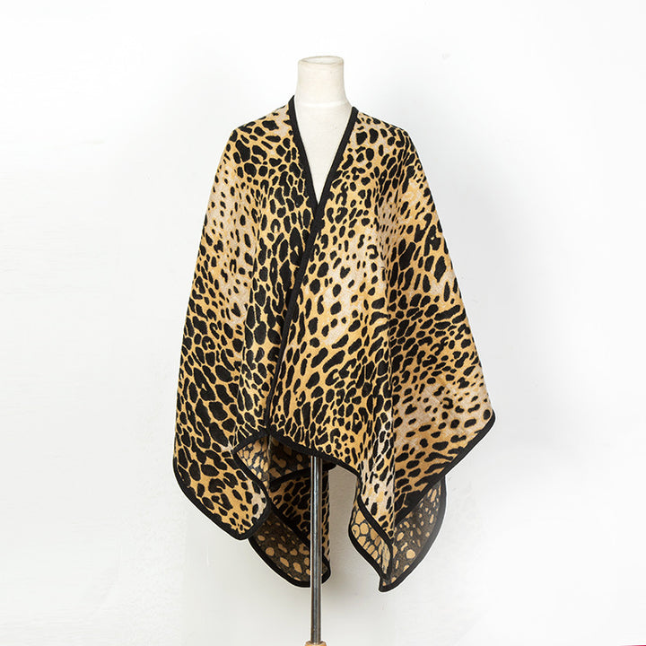 Damen Poncho‑Überwurf im Oversize mit Leopardenjacquard und Kettelnaht Echo Archiv