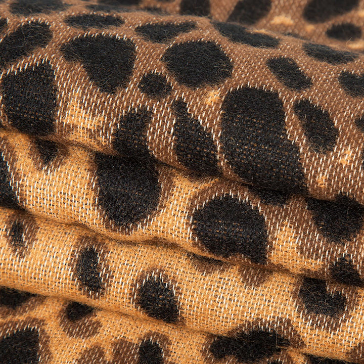 Damen Poncho‑Überwurf im Oversize mit Leopardenjacquard und Kettelnaht Echo Archiv