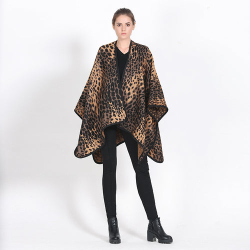 Damen Poncho‑Überwurf im Oversize mit Leopardenjacquard und Kettelnaht Echo Archiv