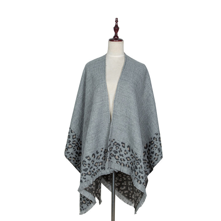 Damen Strick‑Ruana mit Leoprint‑Bordüre und Fransensaum Echo Archiv