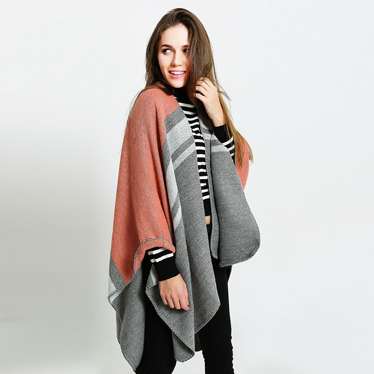 Damen Cape‑Ruana‑Poncho aus feinem Wollmix mit kontrastierter Kettelnaht – Montévia