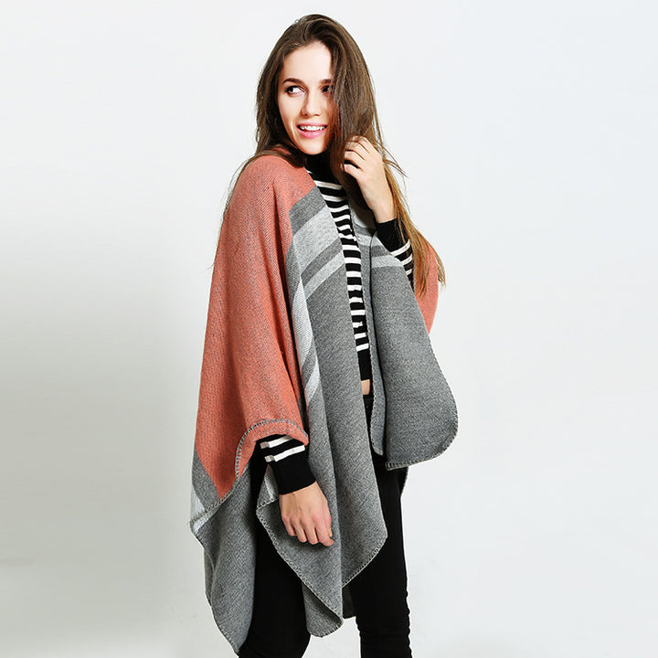Damen Cape‑Ruana‑Poncho aus feinem Wollmix mit kontrastierter Kettelnaht – Montévia